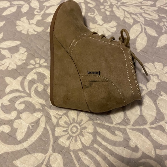 Route 66 Women's Taupe Lace-Up Wedge Bootie - Size 7 - Picture 5 of 7